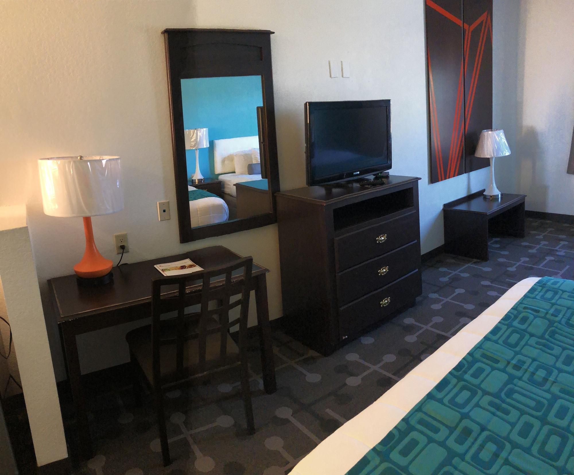 Howard Johnson By Wyndham Lubbock Tx Exterior photo