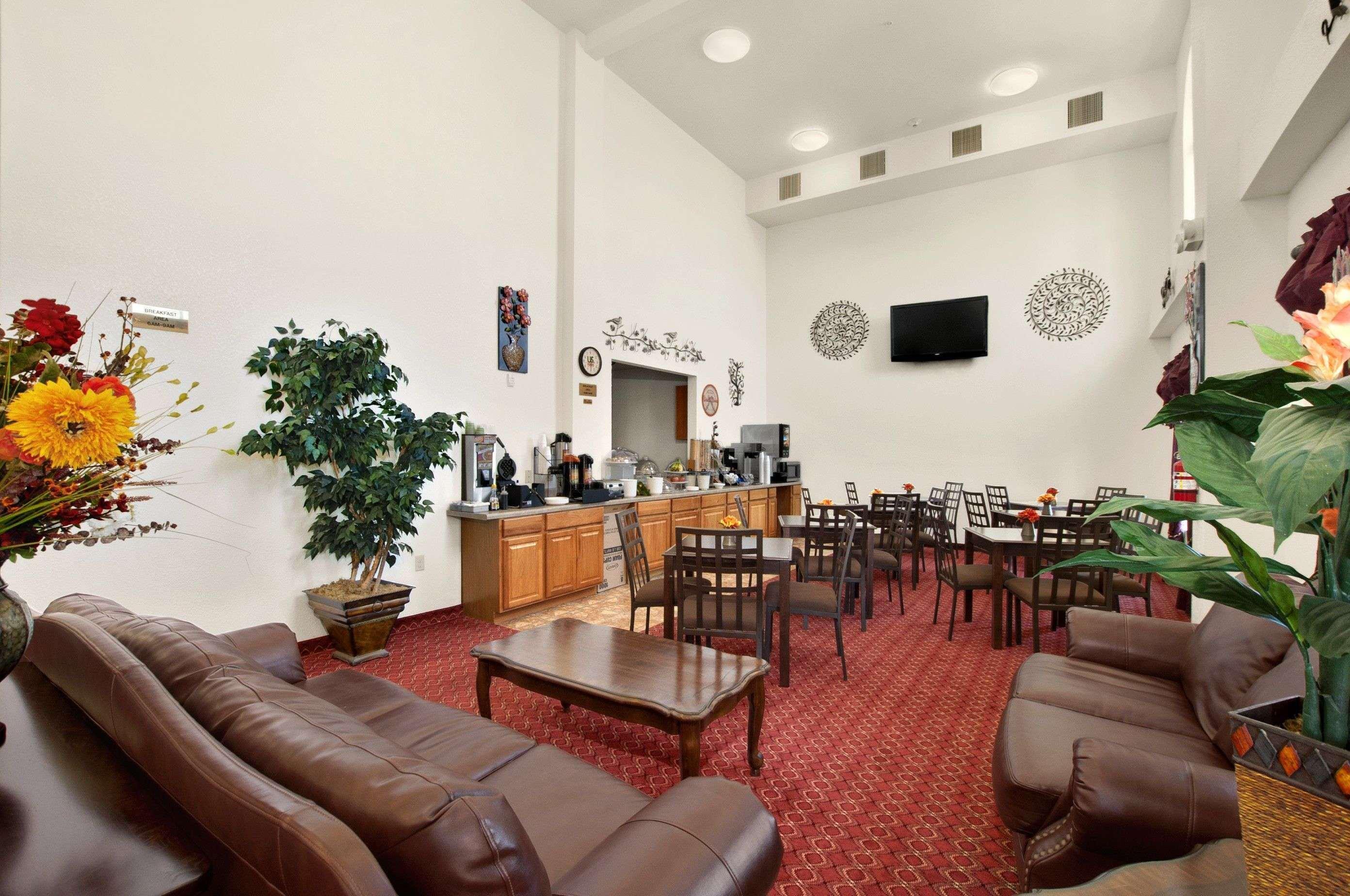 Howard Johnson By Wyndham Lubbock Tx Exterior photo