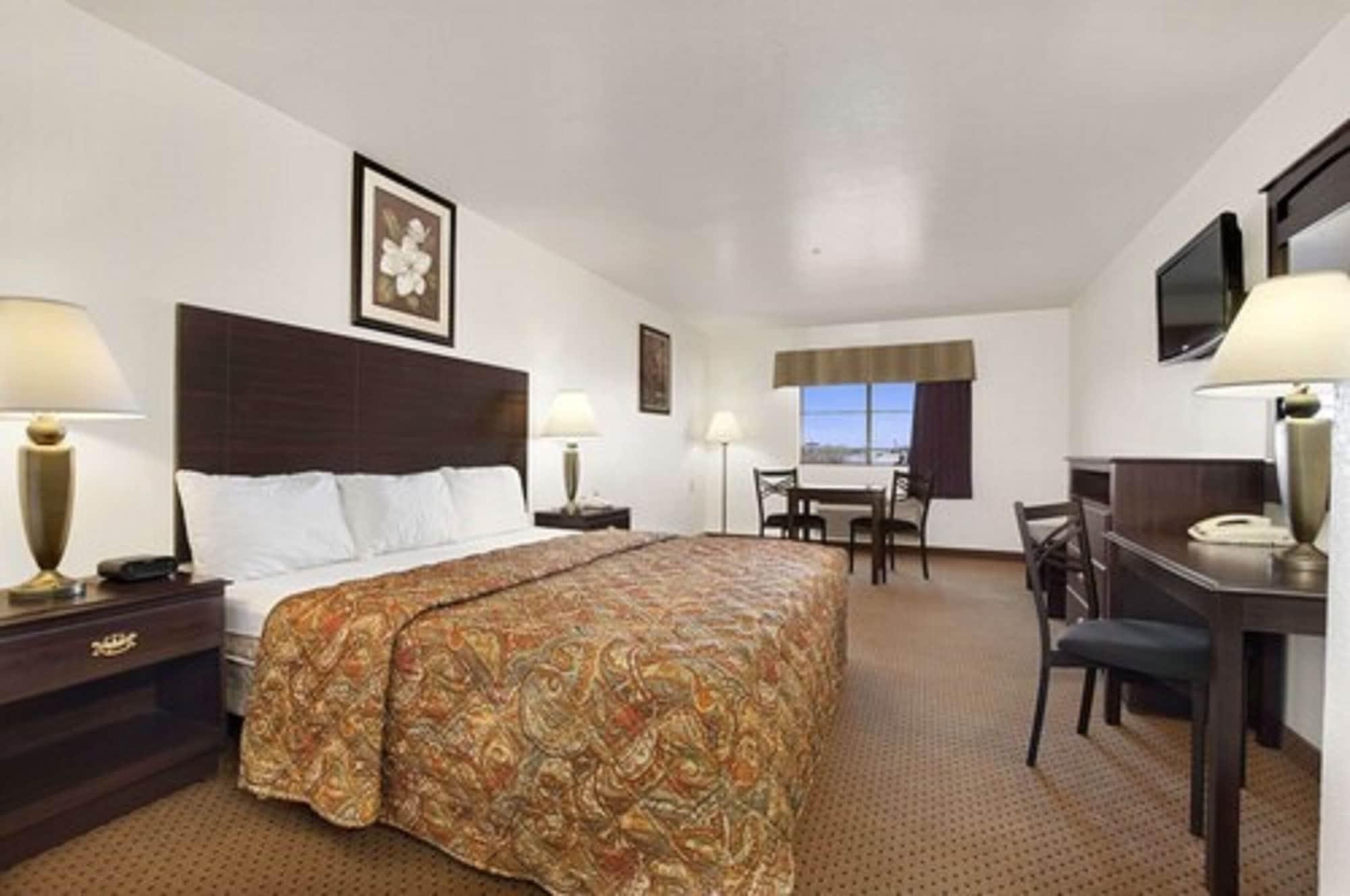 Howard Johnson By Wyndham Lubbock Tx Exterior photo