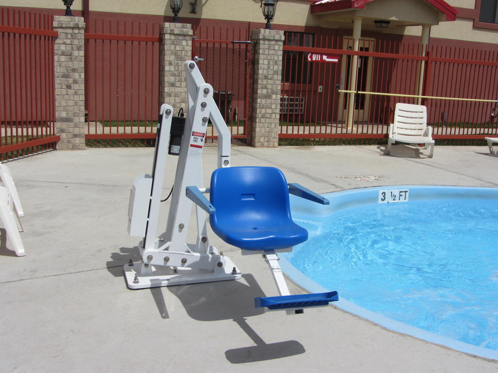 Howard Johnson By Wyndham Lubbock Tx Exterior photo